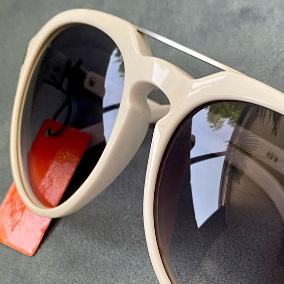 Brand New Modern Amusement “45’s” Oversize White Sunglasses - Picture 9 of 10